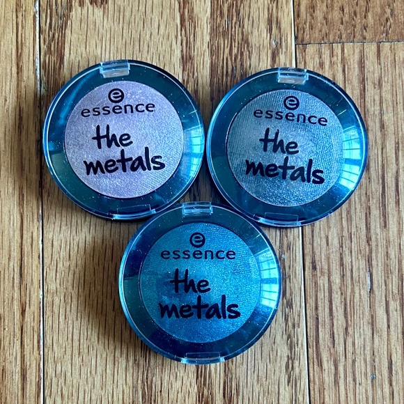 *NEW Essence The Metals Eyeshadows Set of 3- 4g each! - Picture 1 of 7